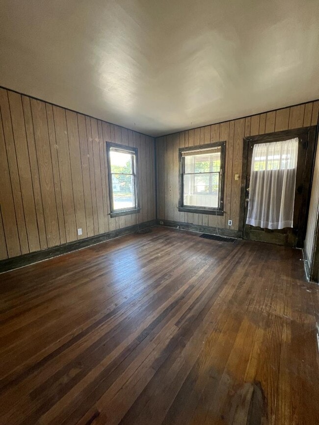 Building Photo - 2120 W Genesee Ave