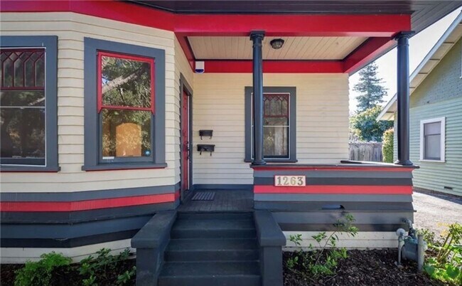 Building Photo - 1263 Pismo St