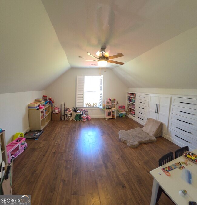 Building Photo - 1121 Vanessa Ave