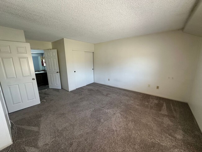 Building Photo - Elegant 4-Bedroom, 3-Bath Home in Prime Cul-de-Sac Location
