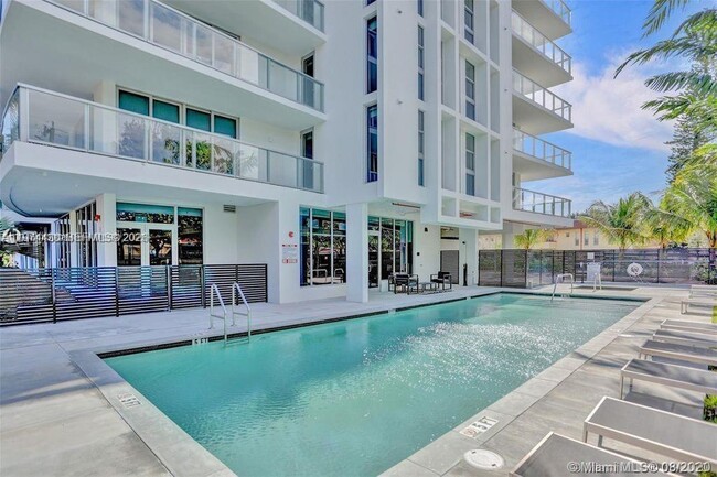 Building Photo - 13800 Highland Dr