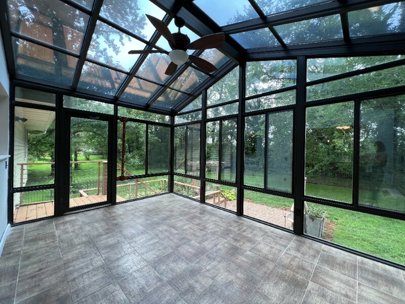 Building Photo - 1755 Fountainbleu Dr