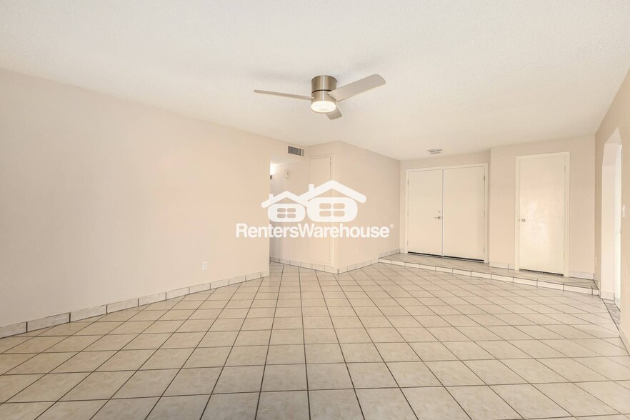 Building Photo - 7126 W Hatcher Rd