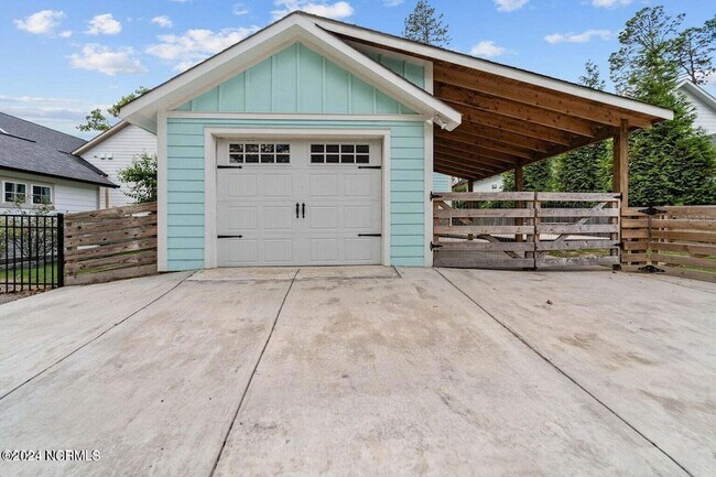 Building Photo - 249 Springwood Way