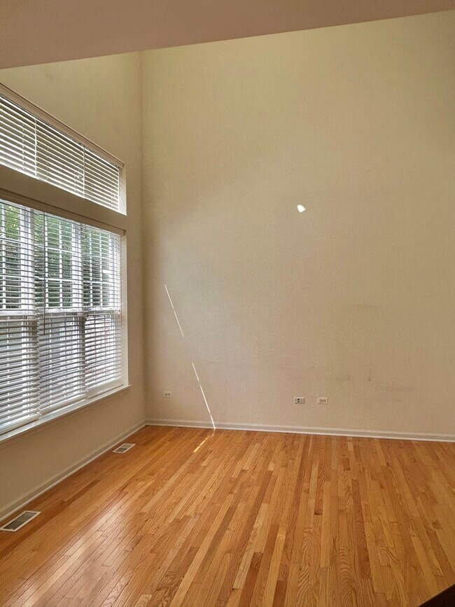 Building Photo - 376 Vaughn Cir