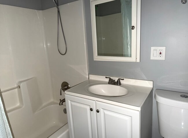 Building Photo - 595 Aberdeen St