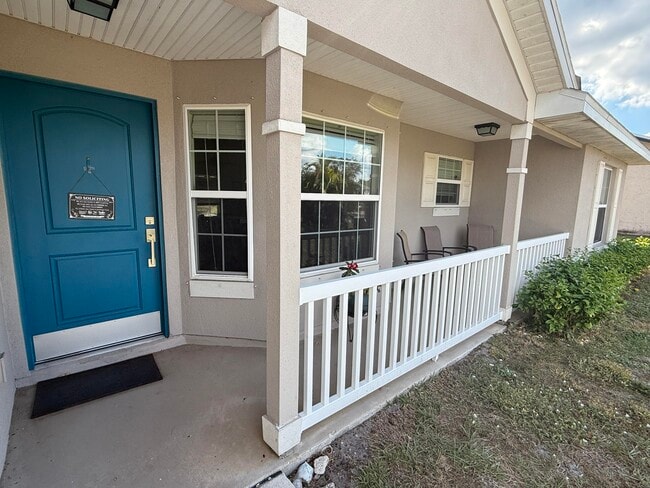 Building Photo - 2177 SE Dolphin Rd