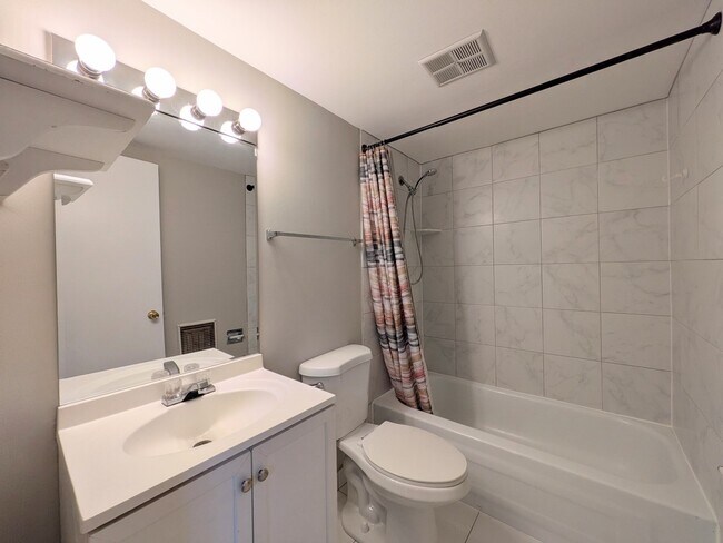 Building Photo - 700 Perrie Dr