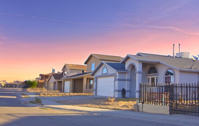 Building Photo - Desert Breeze Apartments