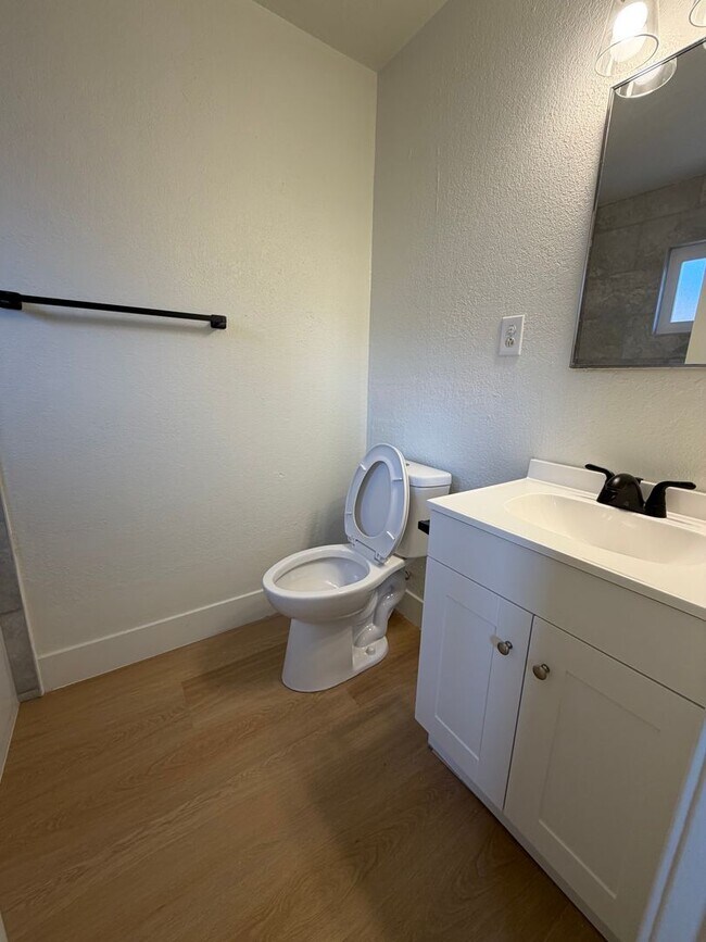 Building Photo - 438 Perlite Way