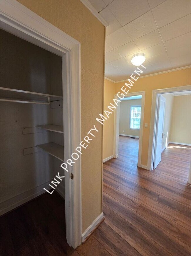 Building Photo - 129 N Moore Rd