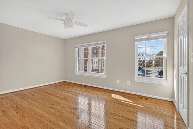 Building Photo - 8 Suncroft Ct