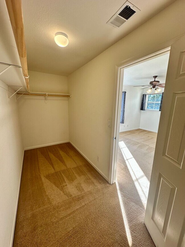 Building Photo - Spacious 2 Story Townhouse Available NOW!