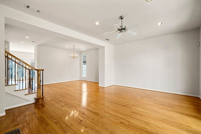 Building Photo - 1726 Stacy Falls