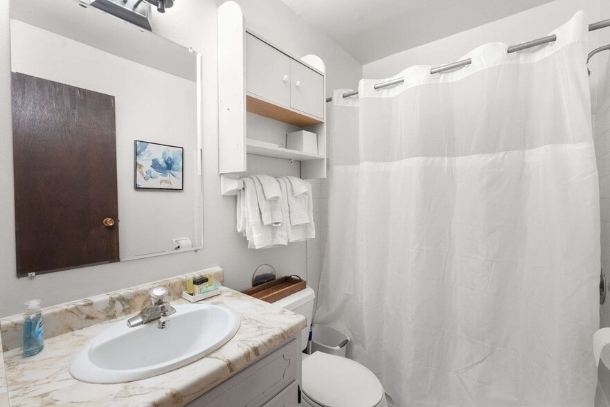 Building Photo - 2601 University Ave