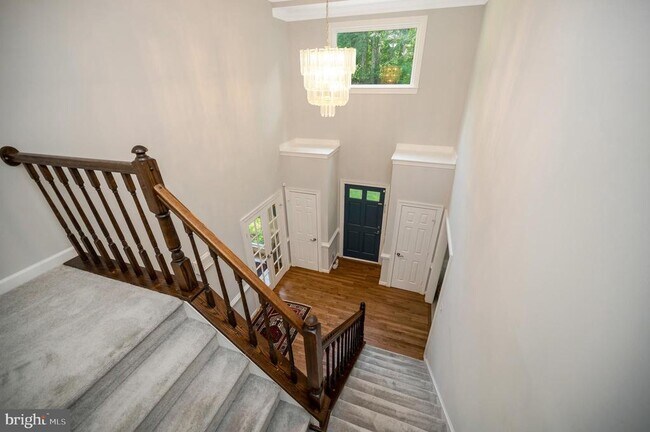 Building Photo - 2 English Hills Dr