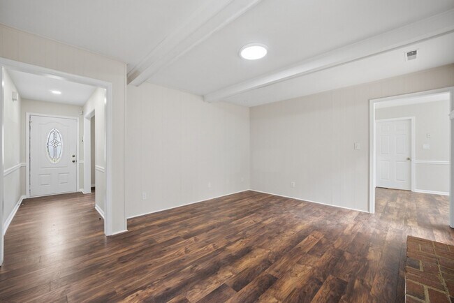 Building Photo - 2252 Newstead Dr