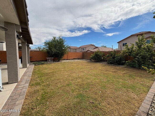 Building Photo - 9205 W Cordes Rd