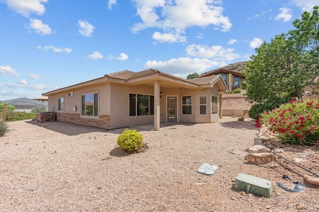 Building Photo - Beautiful 4 Bedroom Single-Level Home