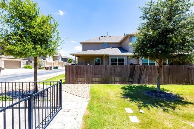 Building Photo - 2880 Donnell Dr