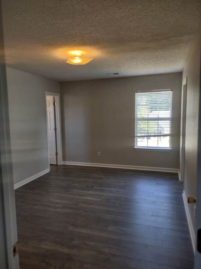 Building Photo - Wonderful Four Bedroom Home in Northeast C...
