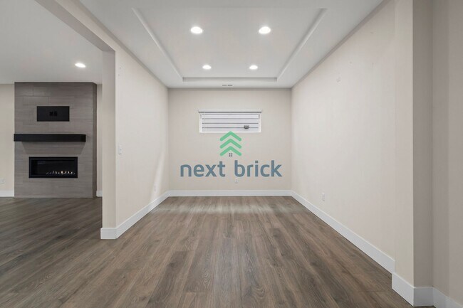 Building Photo - 5 BED & 2.5 BATH SINGLE FAMILY HOUSE FOR RENT