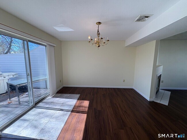 Building Photo - 10 South St