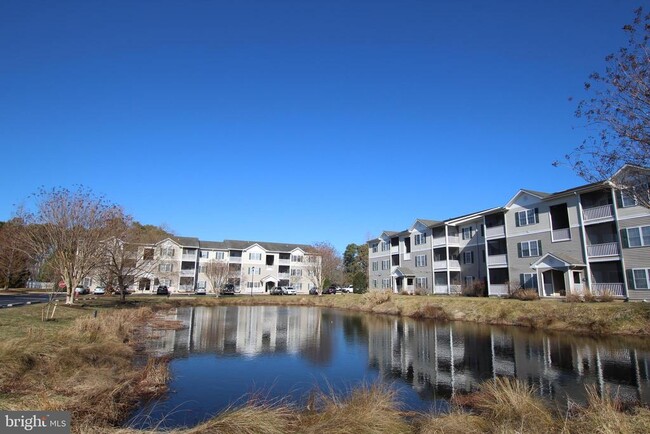 Building Photo - 100 Cascade Ln