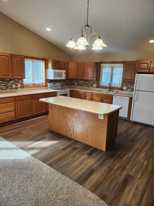 Building Photo - 208 Franklin St