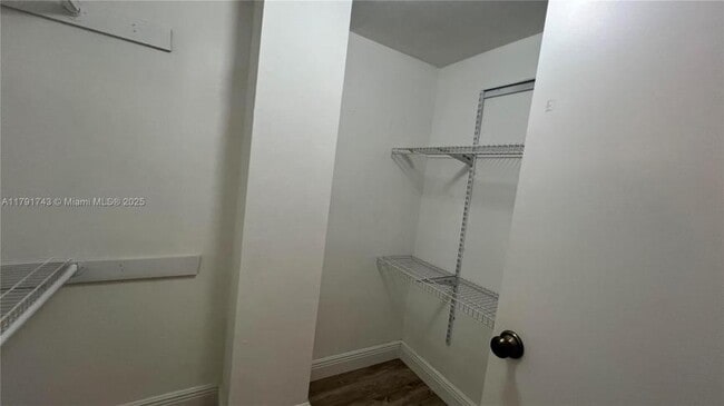 Building Photo - 2 bedroom in North miami Beach FL 33179