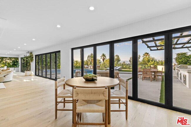 Building Photo - 18101 Green Meadow Dr