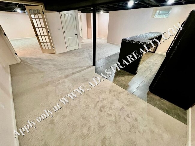 Building Photo - Beautiful 4 Bed 3.5 Bath Home in Fairway-Available NOW!!