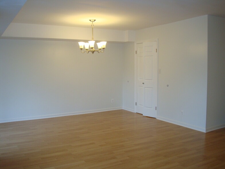 Dining Room - 3800 Powell Ln