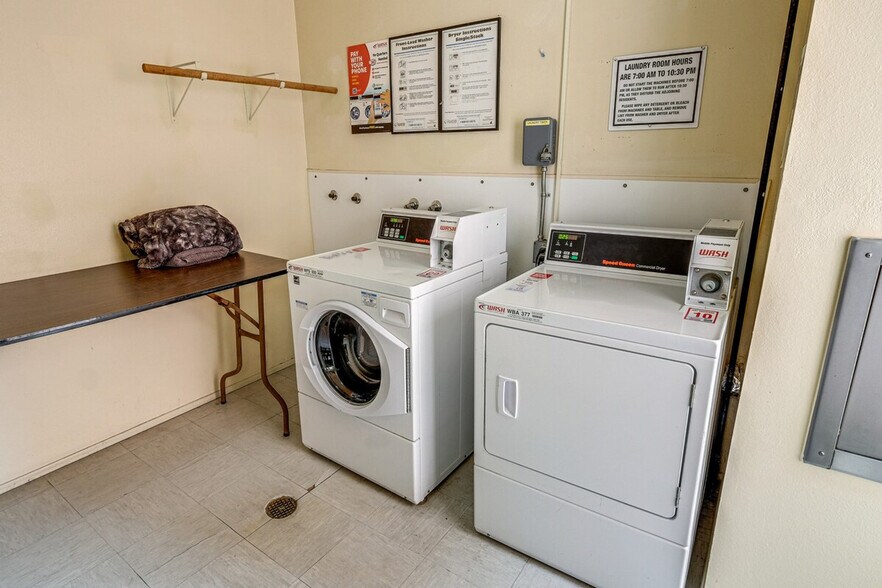 Building Photo - 4730 Noyes St