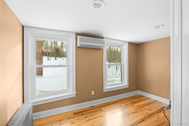 Building Photo - 232 N Country Rd