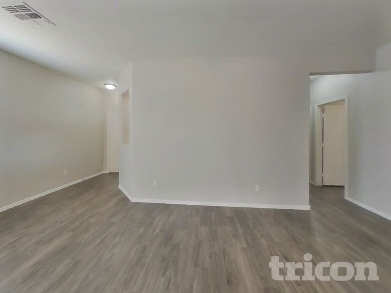 Building Photo - 7310 W St Charles Ave