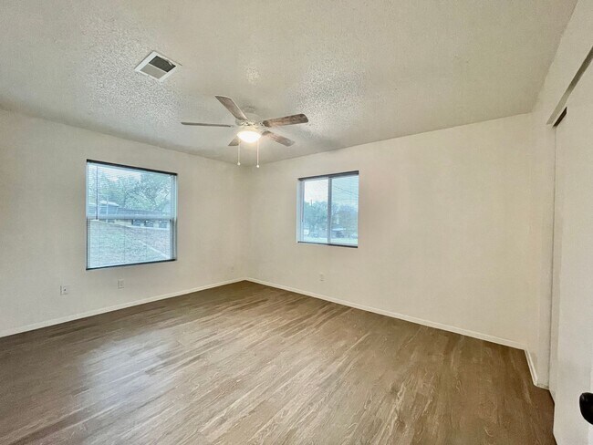 Building Photo - 1114/1116 Hazelton