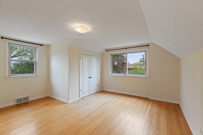 Building Photo - 9225 Karlov Ave