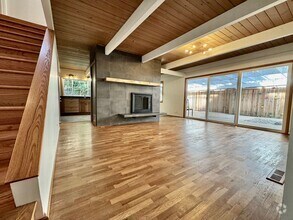 Building Photo - Mid-Century Gem near Meadowbrook Park!