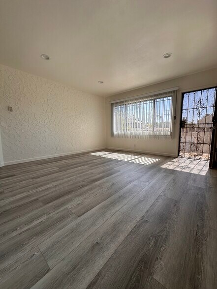 Building Photo - 2417 Cimarron St