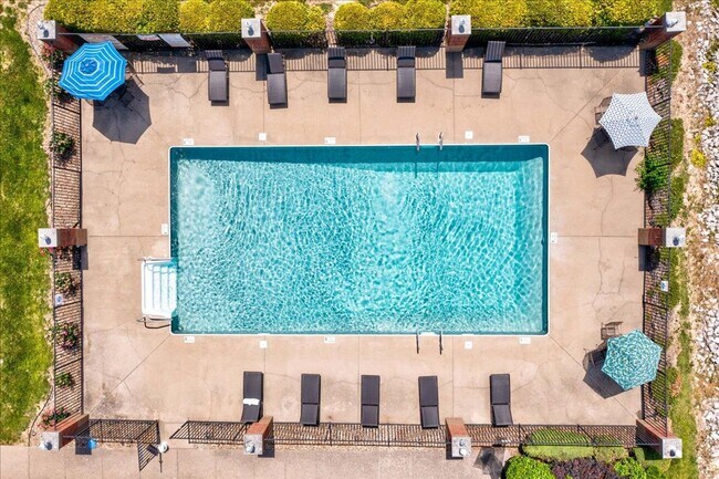 Building Photo - 3 bedroom 2 Bath Large Apartment Home $1,569/mo Rent