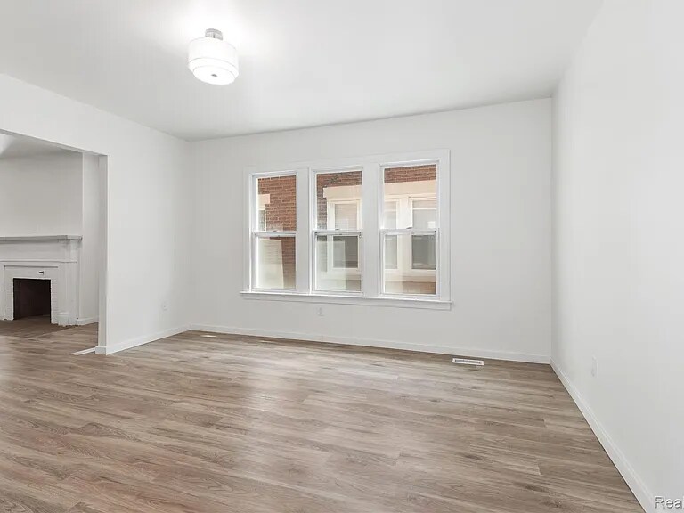 Building Photo - 2509 Gladstone St