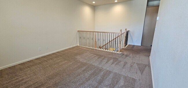 Building Photo - Arbor Villa Town House - Pet on Approval