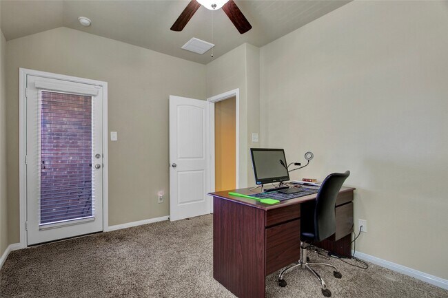 Building Photo - 1242 S Maple Dr