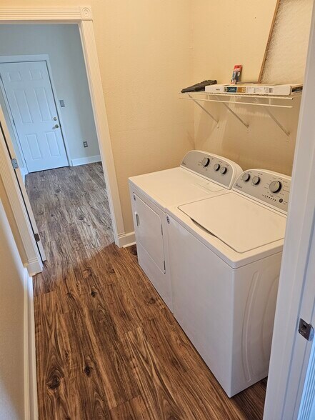 Building Photo - 536 S Telemachus St