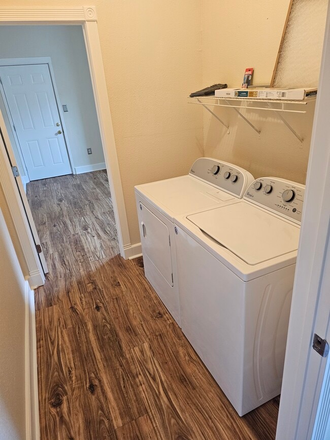 Building Photo - 536 S Telemachus St