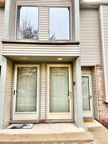 Building Photo - 42532 Lilley Pointe Dr