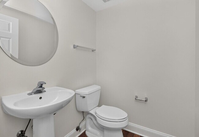 Building Photo - 207 Tanglewood Dr