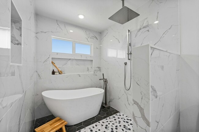 Building Photo - 403 Lokelau Pl