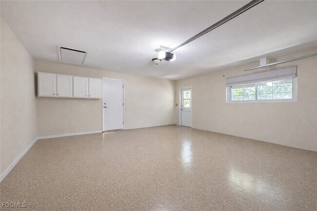 Building Photo - 1010 SE 43rd Terrace